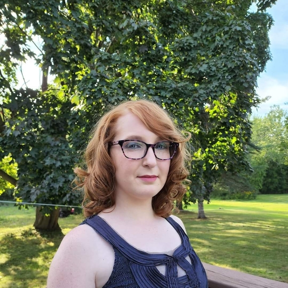 Meet your Posher, Alicia - Picture 2 of 3